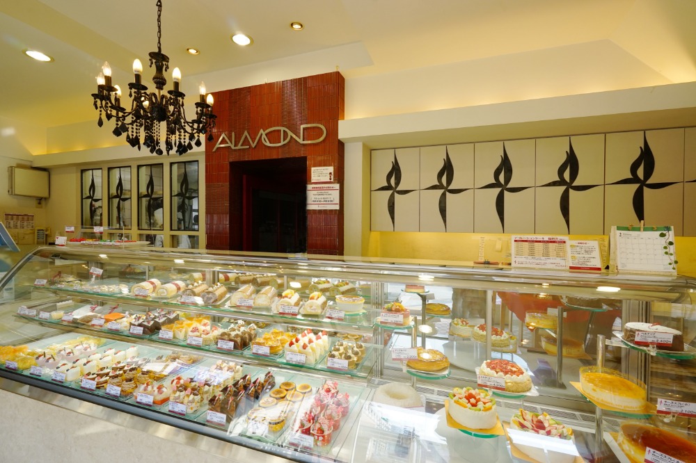 ケーキハウスALMOND（駅前店）