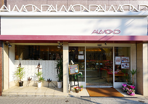 ケーキハウスALMOND（駅前店）